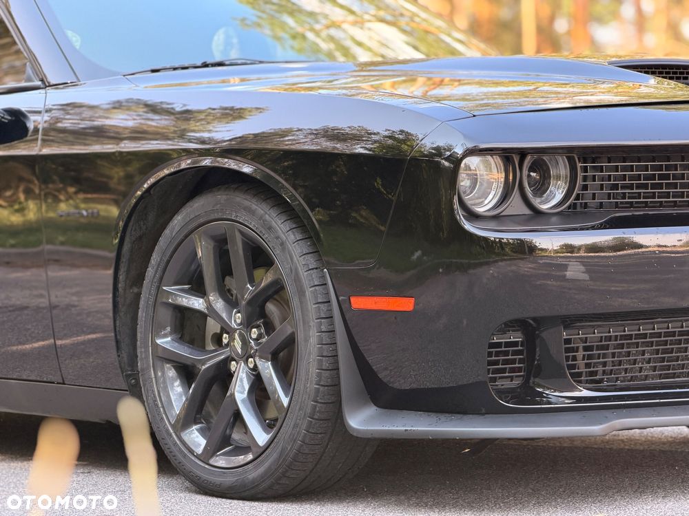 Dodge Challenger - 8