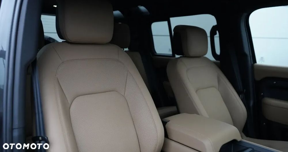 Land Rover Defender - 14