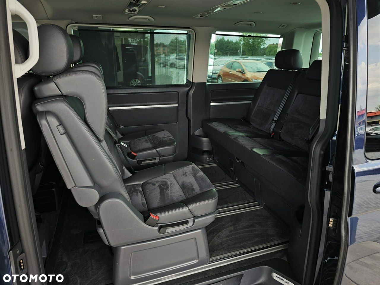 Volkswagen Multivan - 22