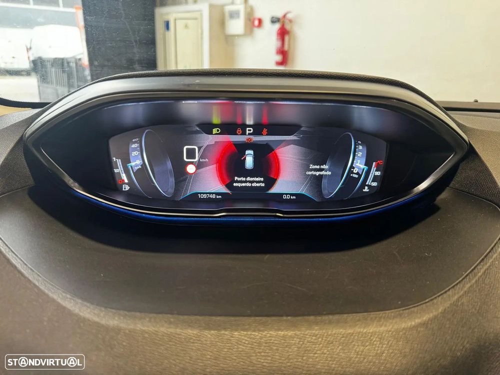 Peugeot 3008 1.2 PureTech Allure Pack EAT8 - 33