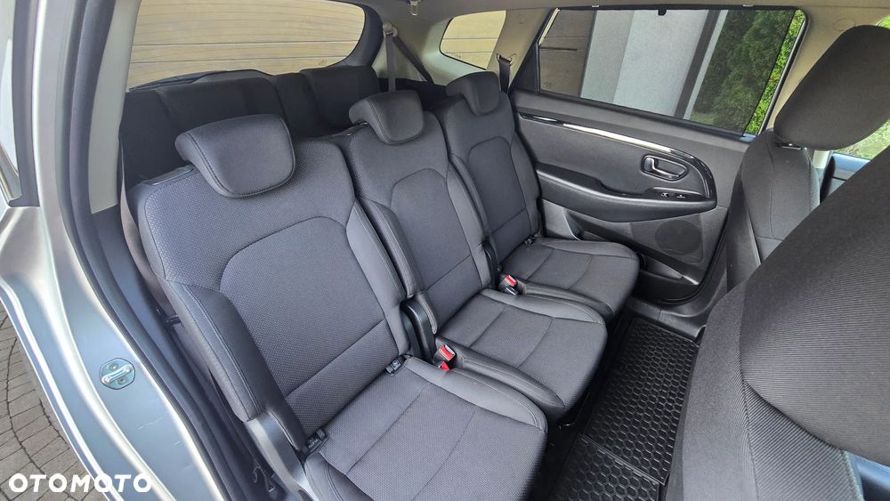 Kia Carens - 33