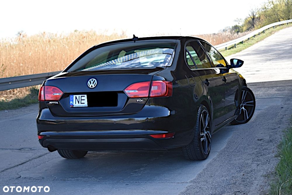 Volkswagen Jetta 1.6 TDI DSG Blue Motion Technology Life - 4