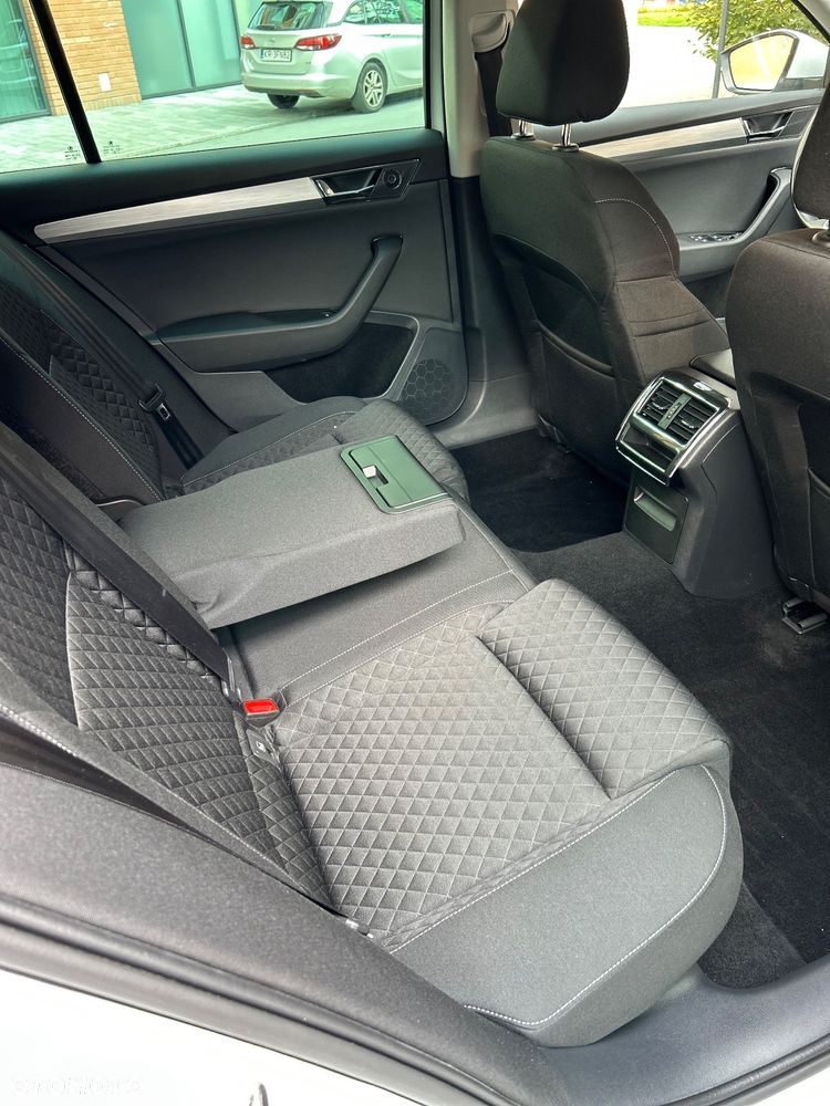 Skoda Superb 1.5 TSI Ambition DSG - 28