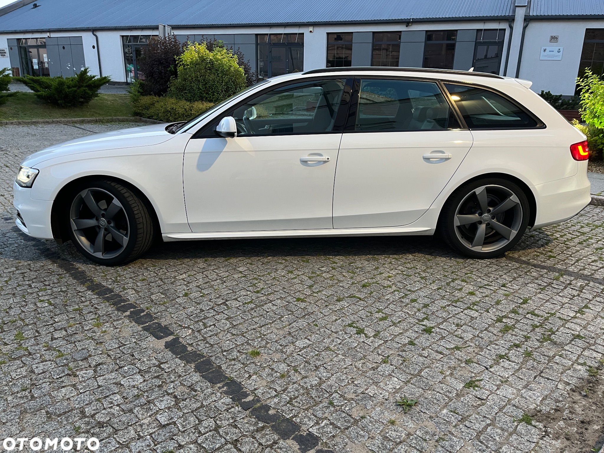 Audi A4 Avant 2.0 TDI DPF clean diesel S line Sportpaket - 3