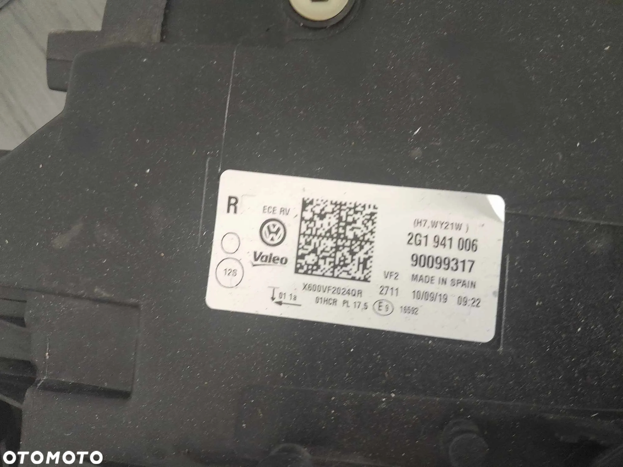 PRAWA LAMPA PRZEDNIA PRZÓD VW POLO 2G1 VI ZWYKŁA H7 2G1941006 - 9