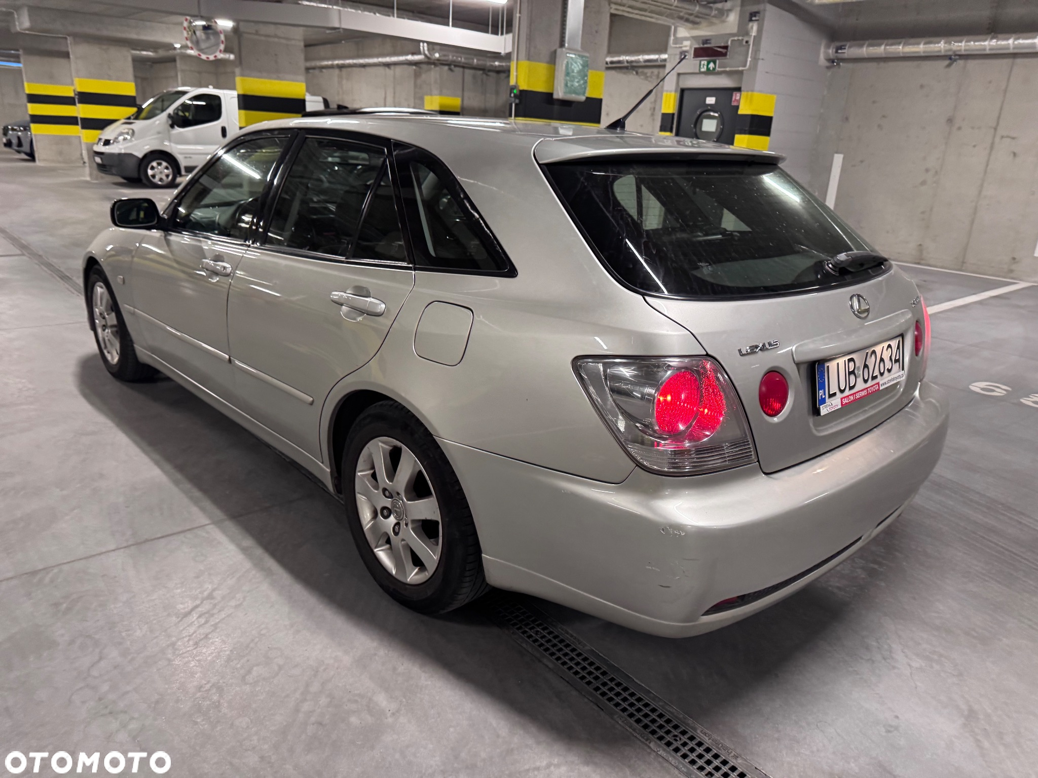 Lexus IS 200 SportCross - 34