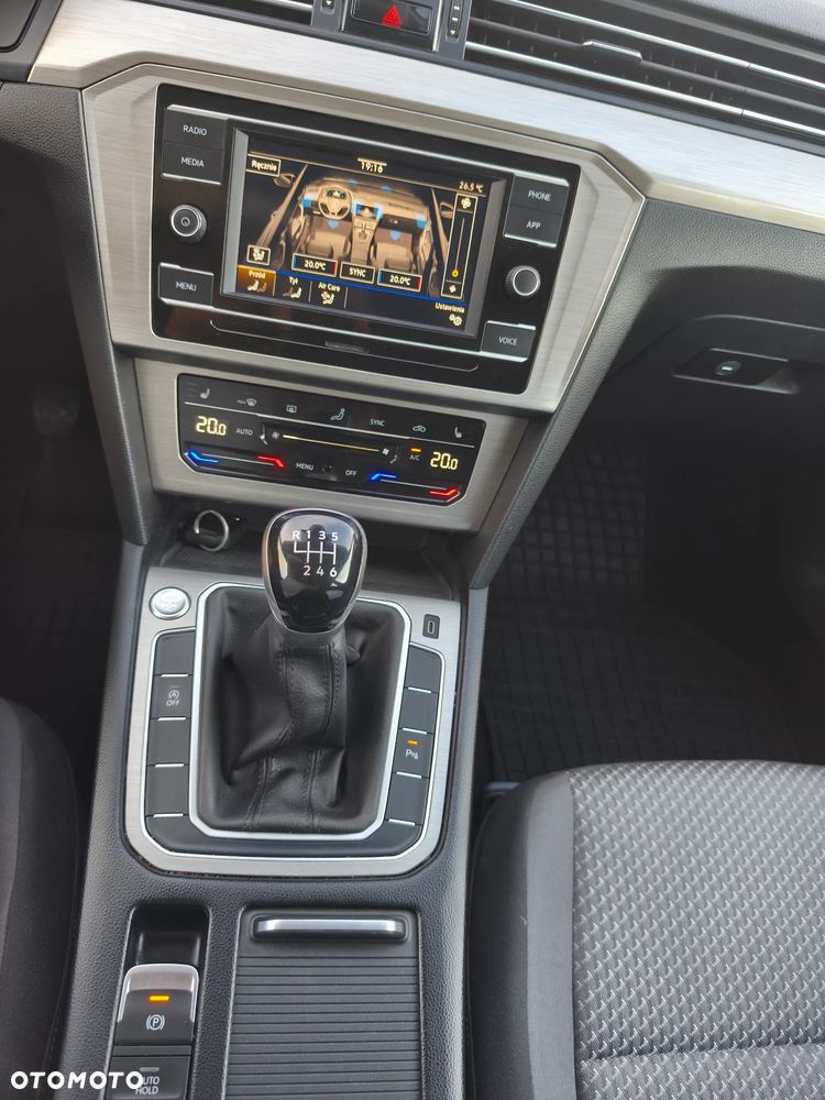 Volkswagen Passat - 19