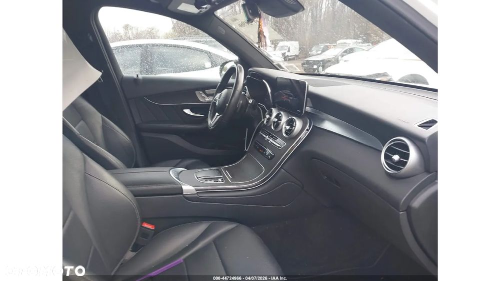 Mercedes-Benz GLC 300 4Matic 9G-TRONIC AMG Line - 10