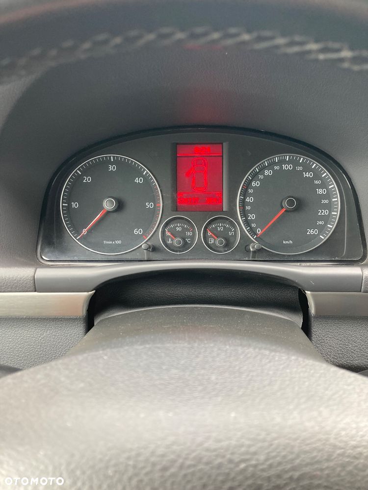 Volkswagen Touran 2.0 TDI DSG Highline - 17