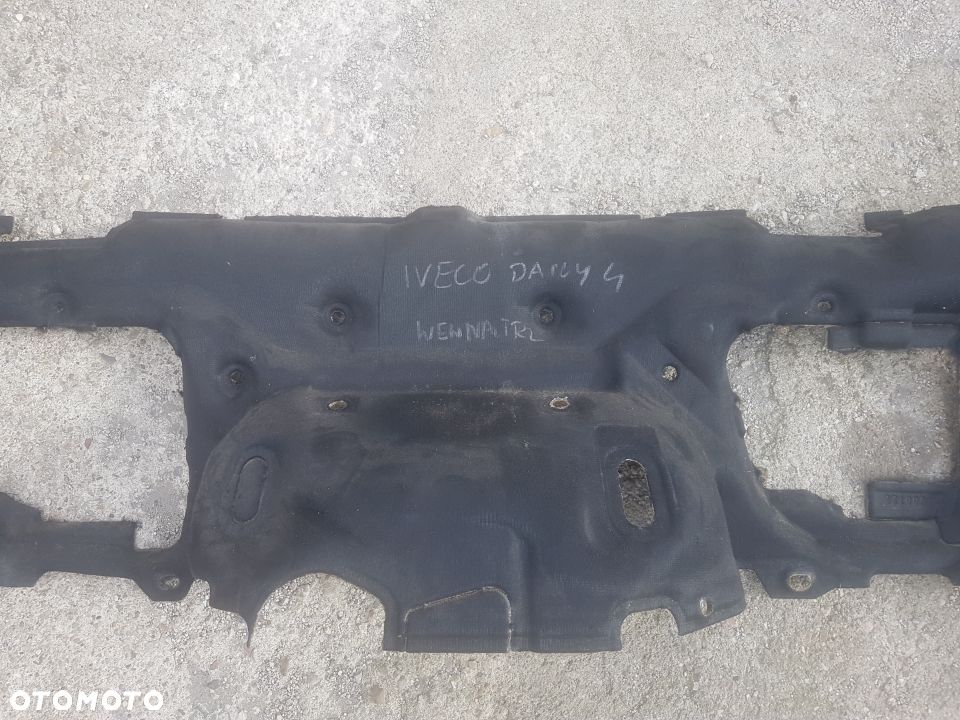 Iveco Daily 4 06-11 tapicerka wewnętrzne wygłuszenie ściany grodziowej pod kokpitem - 3