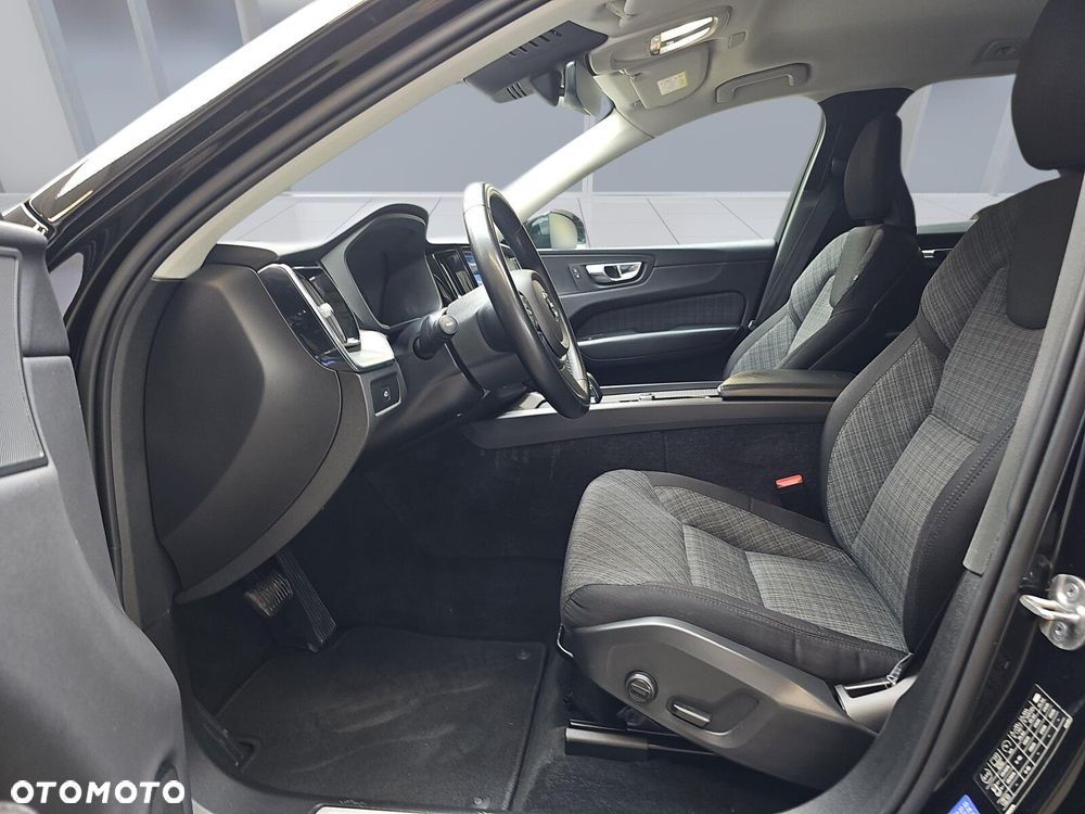 Volvo XC 60 B4 B Essential - 9