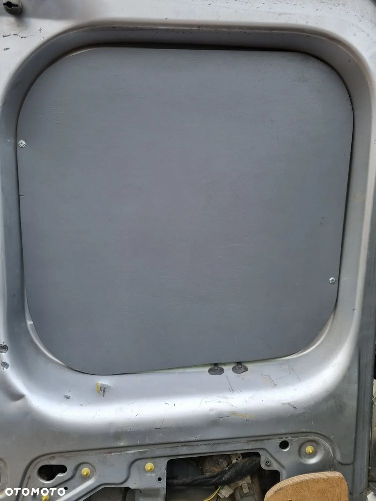 BOCZKI WYBITKA PAKI TYŁ TRAFIC VIVARO 01-14r.