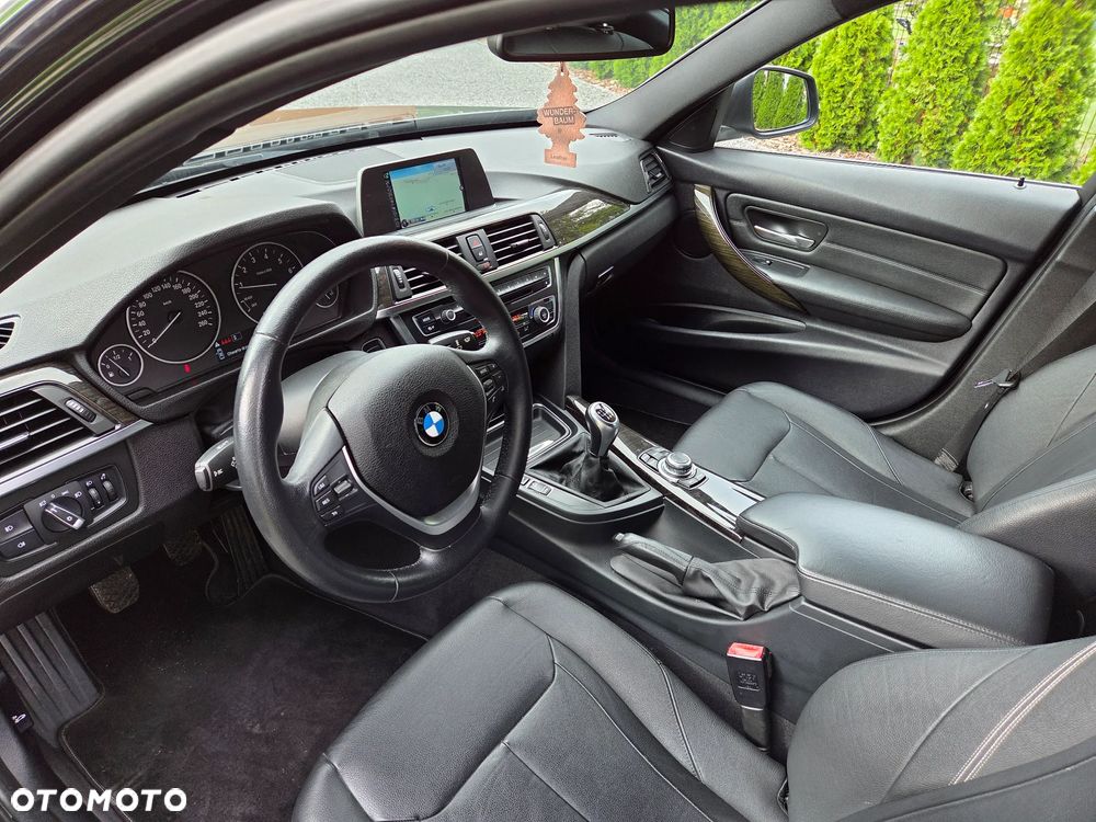 BMW Seria 3 320i Touring Luxury Line - 9