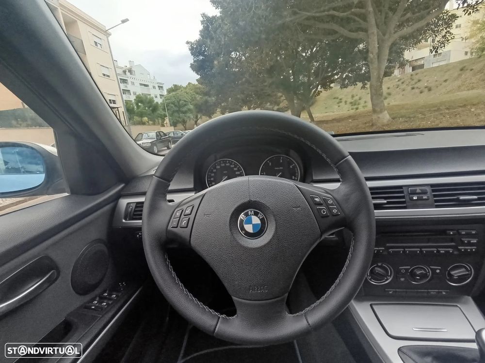 BMW 320 d Sport - 11