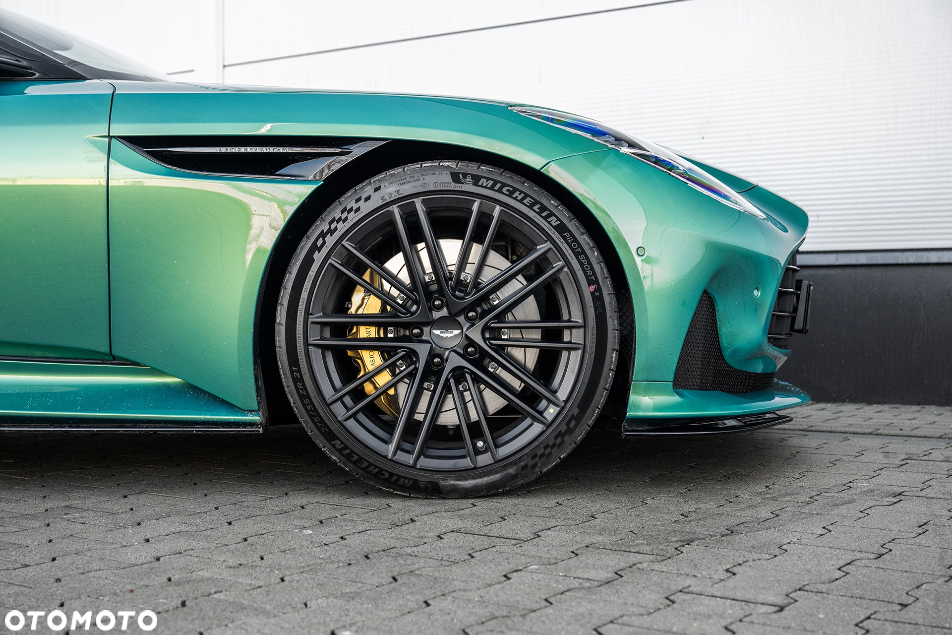 Aston Martin DB12 - 14