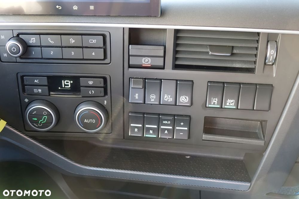 Volvo FH 500 GLOBETROTTER / I-SAVE / STANDARD / AUTOMAT / EURO 6 / KLIMATYZACJA POSTOJOWA / LODÓWKA / LED / NAVI / 2 ZBIORNIKI - 30