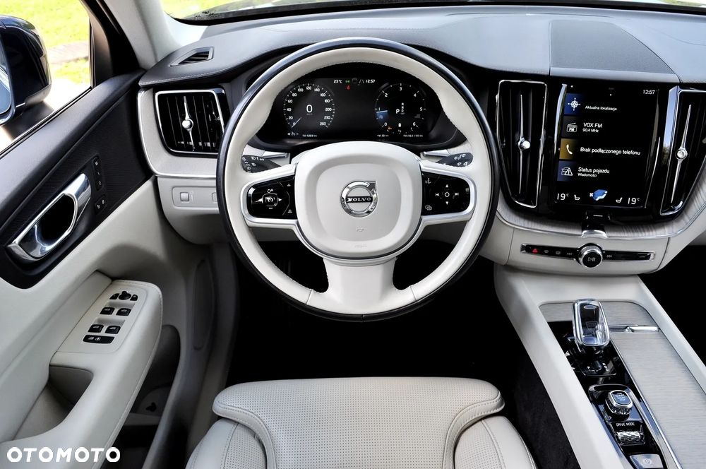 Volvo XC 60 B4 D AWD Inscription - 24