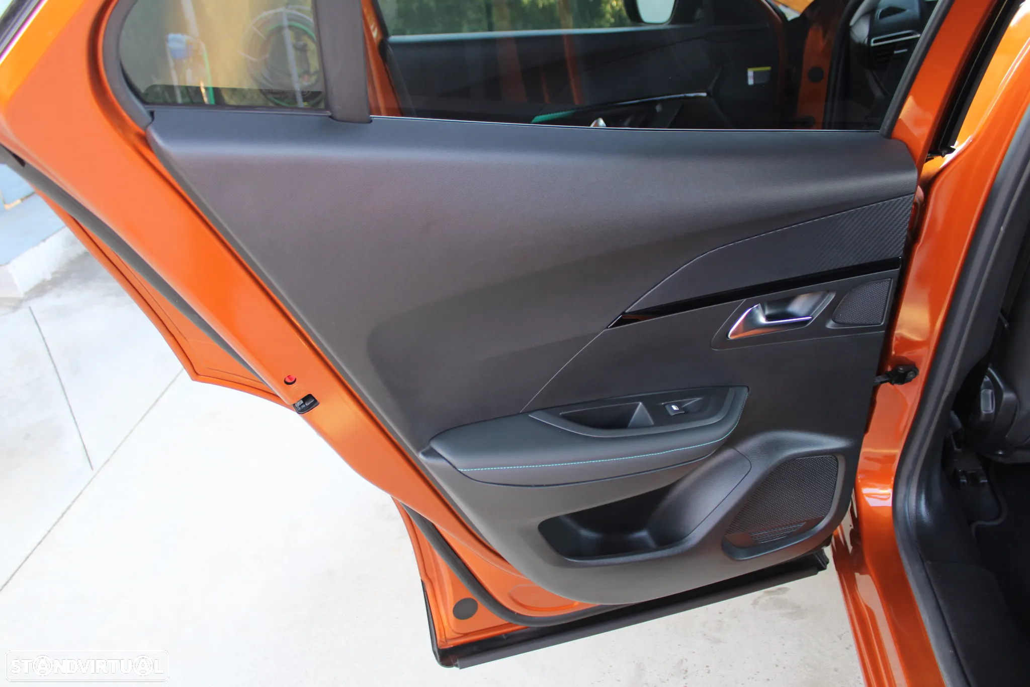 Peugeot 2008 1.2 PureTech Allure Pack - 47