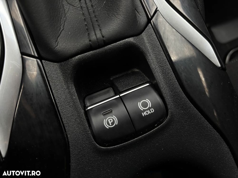 Toyota Corolla 1.8 HSD Business - 26