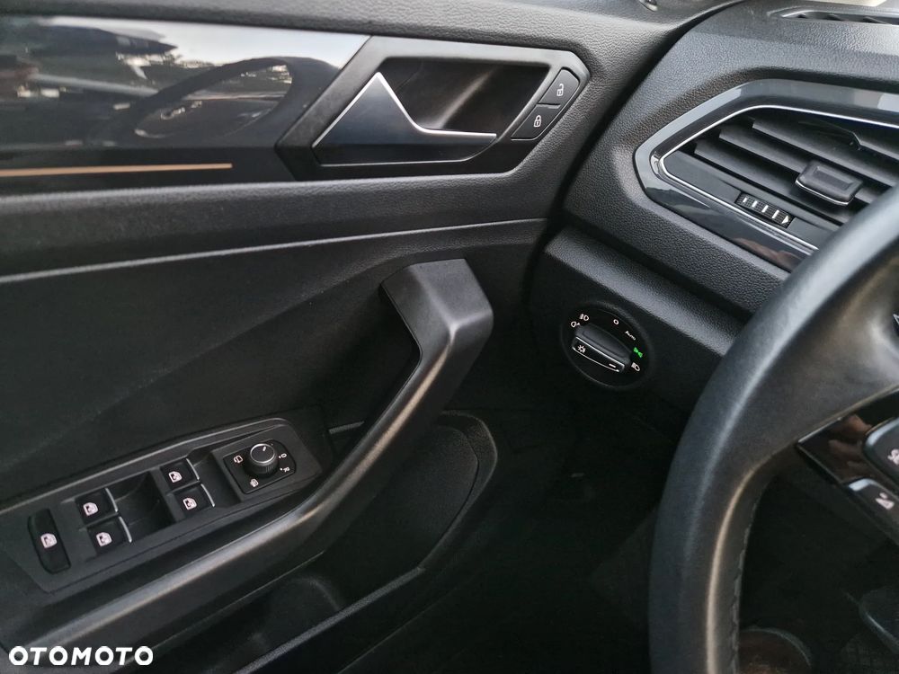 Volkswagen T-Roc - 31