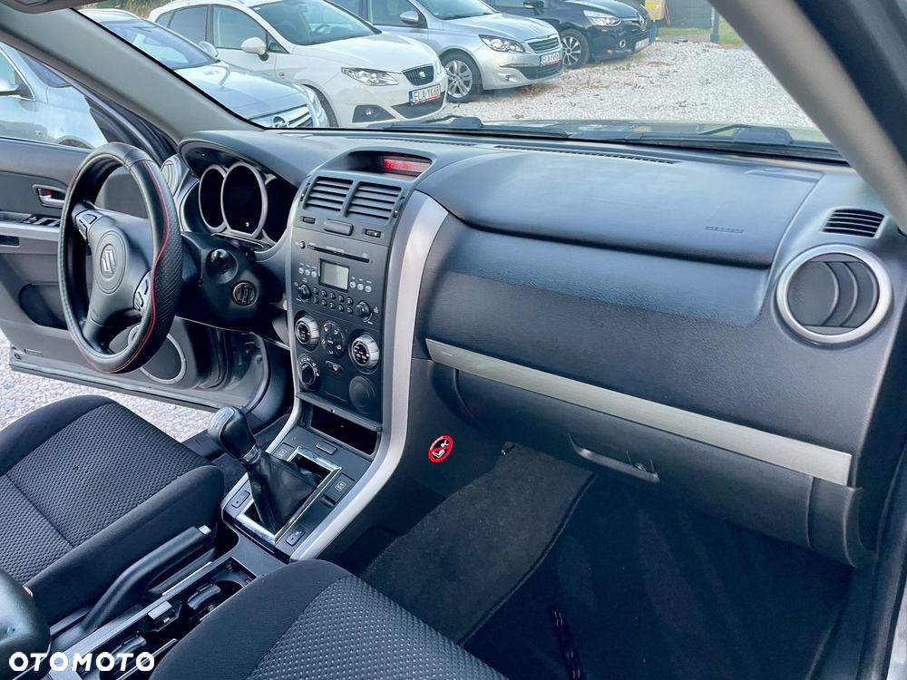 Suzuki Grand Vitara 2.0 Club Family - 39