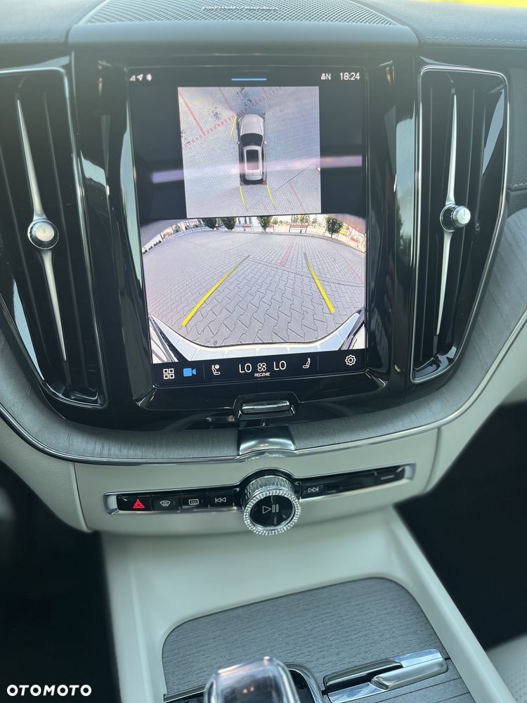 Volvo XC 60 B5 B AWD Ultimate Dark - 18