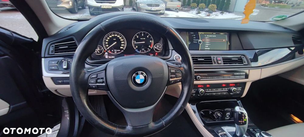 BMW Seria 5 525d xDrive - 16