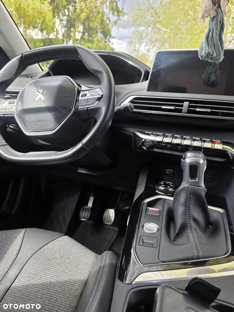 Peugeot 3008 1.2 PureTech Allure S&S - 9