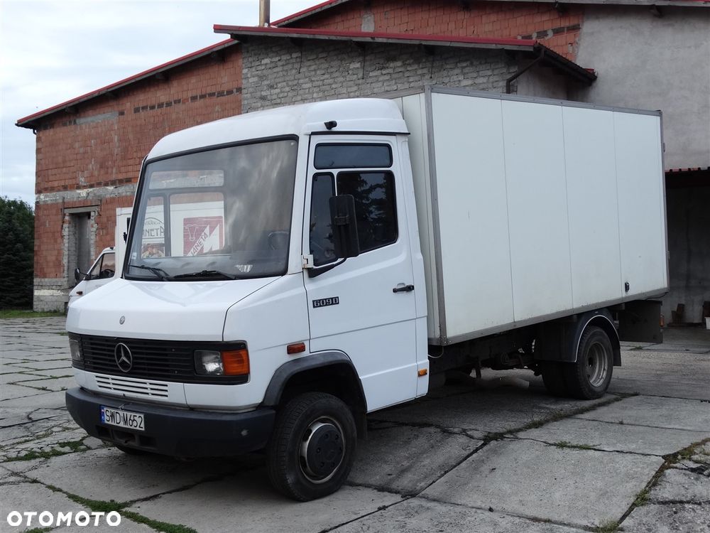 Mercedes-Benz 609 - 2
