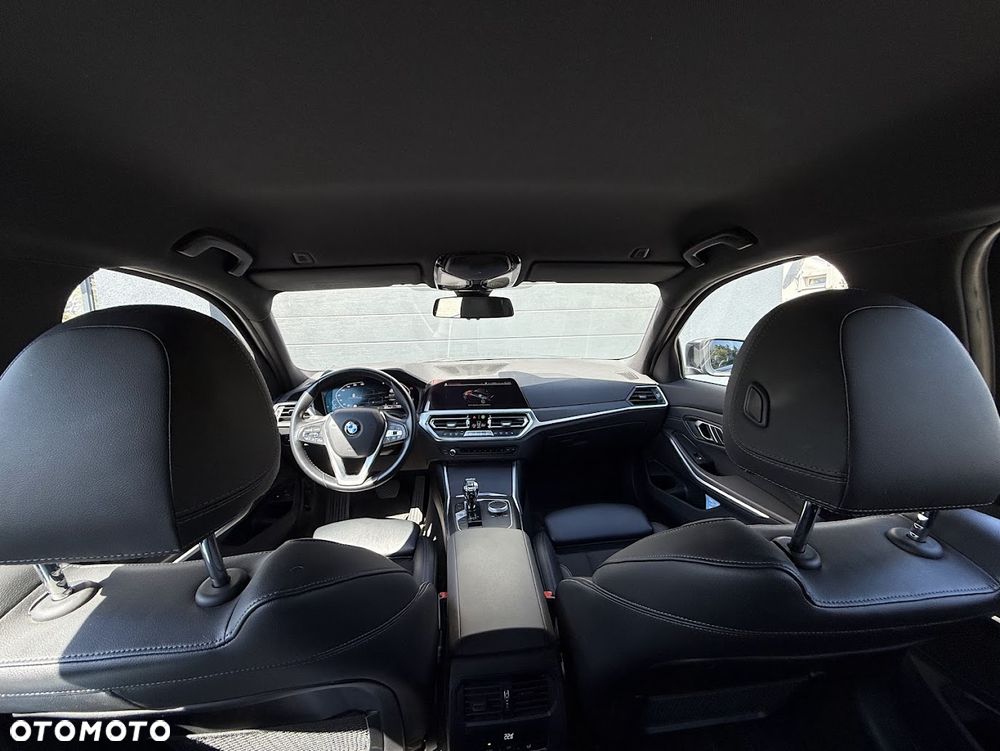 BMW Seria 3 318d MHEV - 9