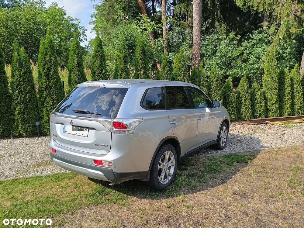 Mitsubishi Outlander - 2