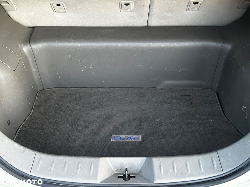 Nissan Leaf 24 kWh (mit Batterie) Visia + - 10