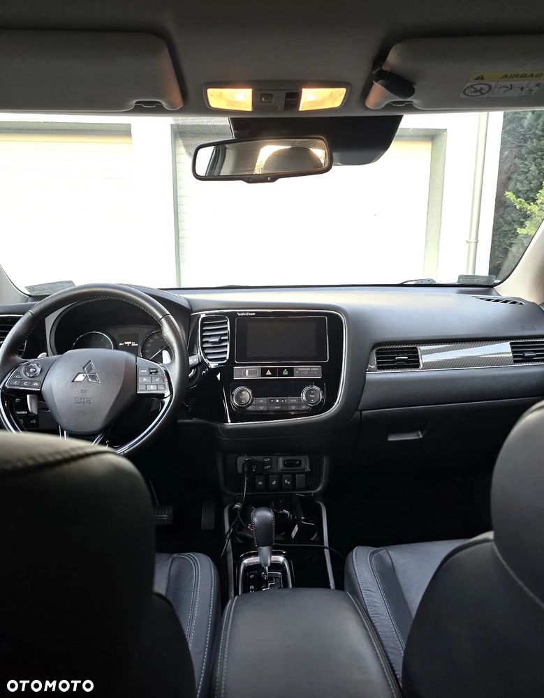 Mitsubishi Outlander 2.0 Instyle + 4WD CVT - 9
