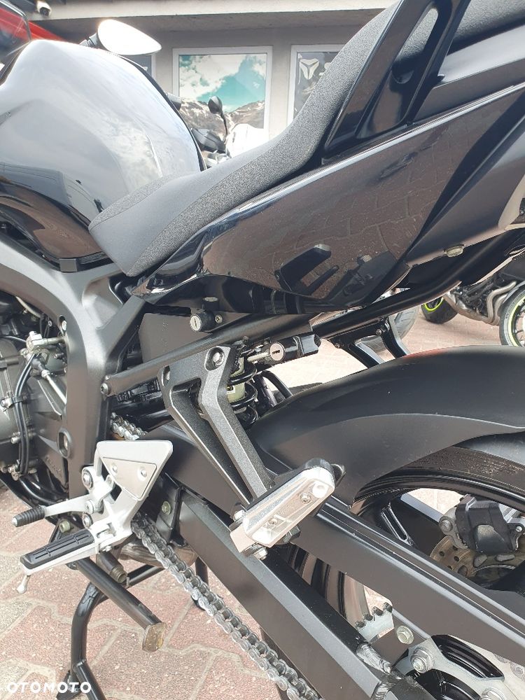 Yamaha FZ6 - 30