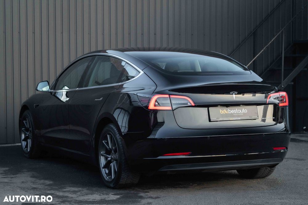 Tesla Model 3 - 25