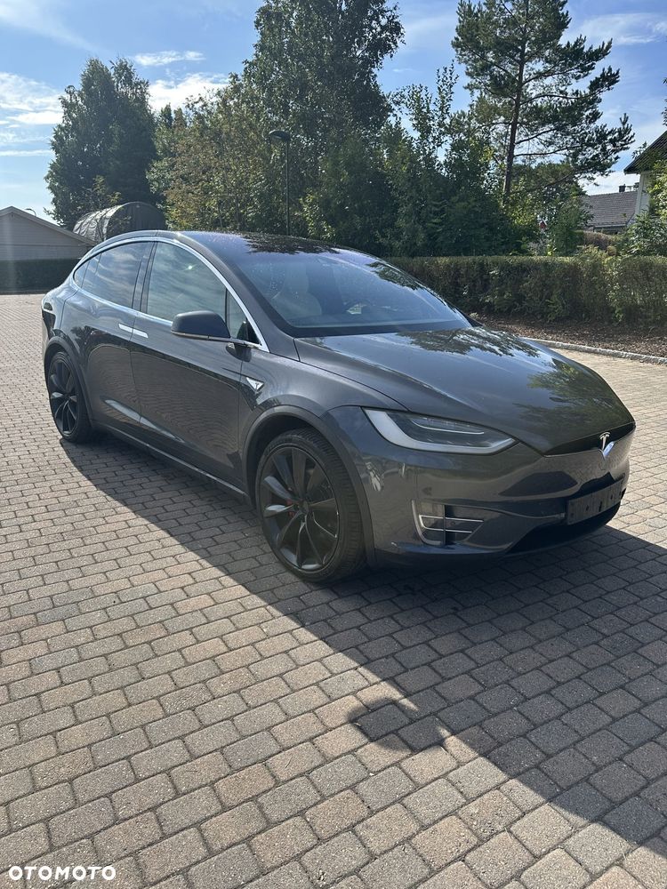 Tesla Model X - 1
