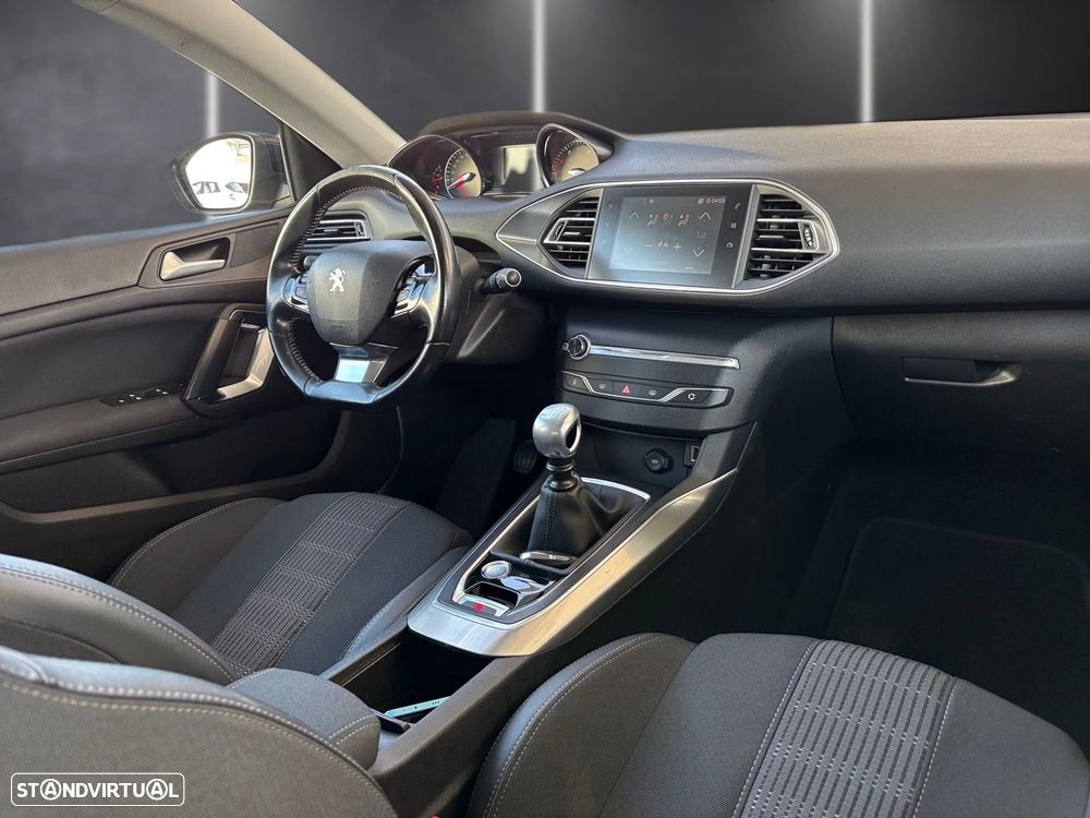 Peugeot 308 1.2 PureTech Allure - 22