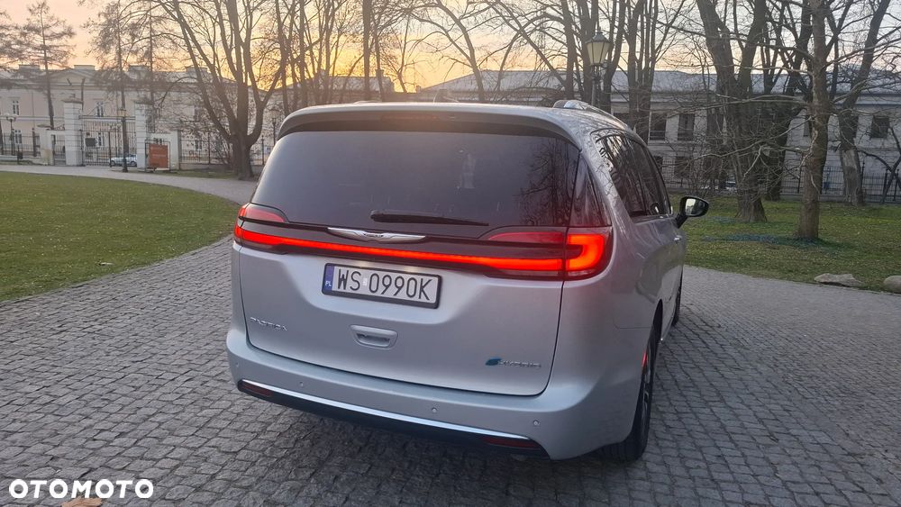 Chrysler Pacifica - 10