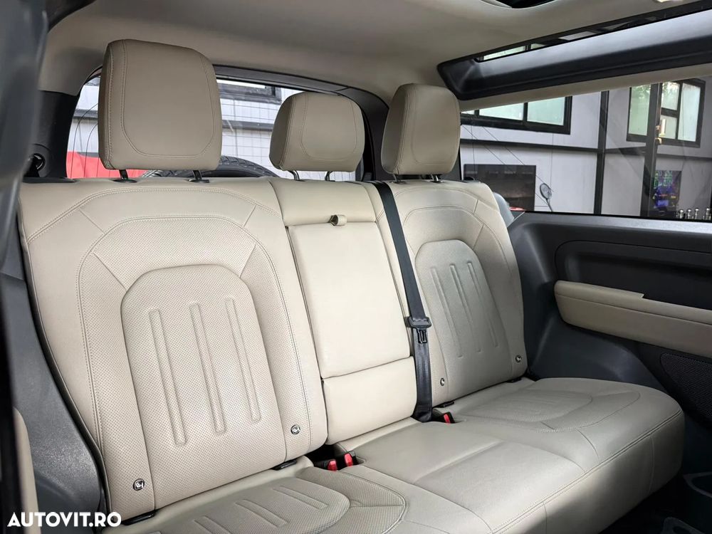 Land Rover Defender - 30