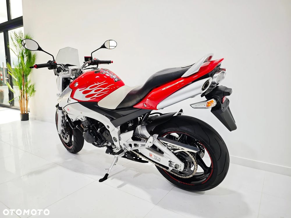 Suzuki GSR - 15