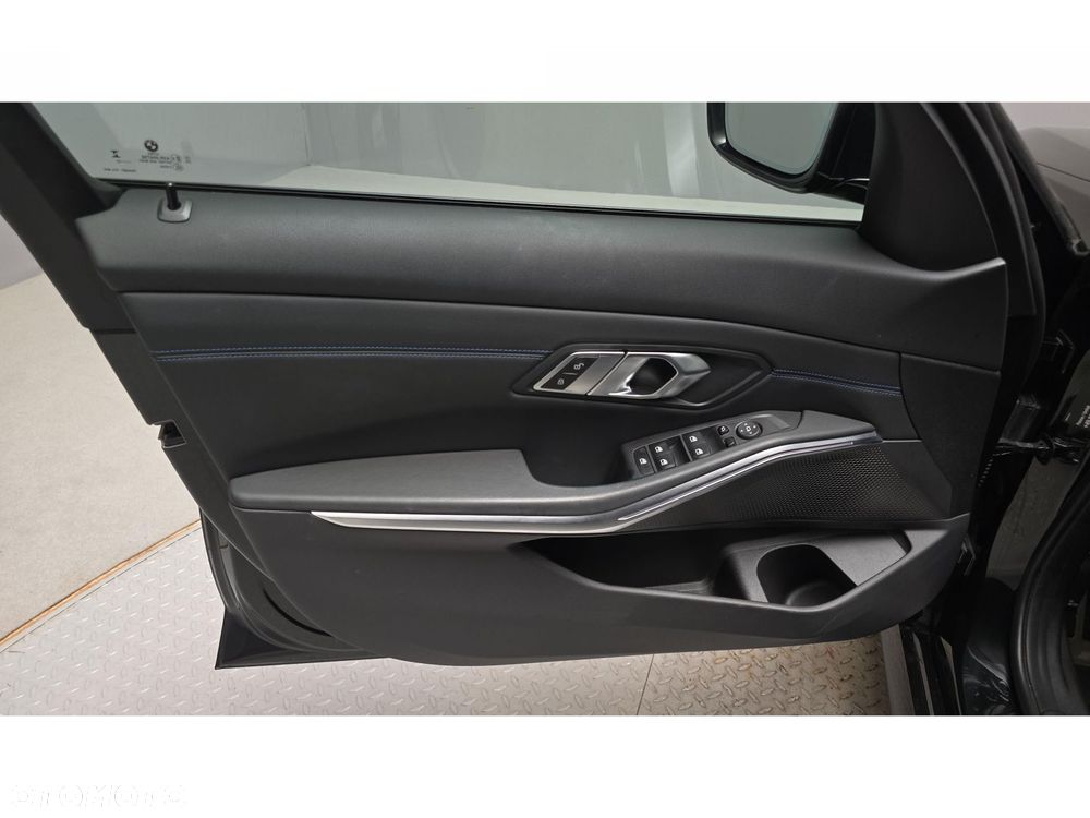 BMW Seria 3 320d xDrive mHEV M Sport - 17