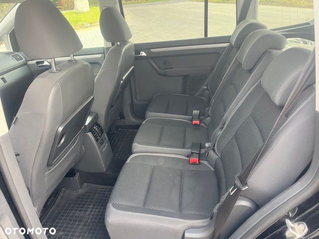 Volkswagen Touran - 14