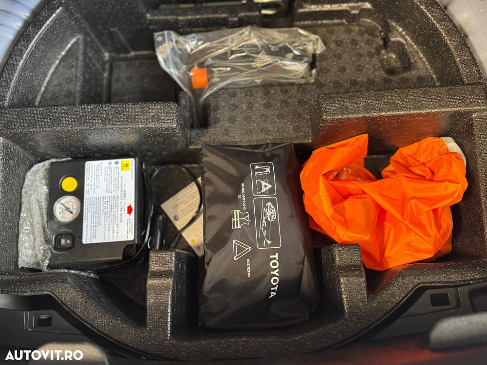 Toyota Yaris 1.5 VVT-i HSD Bi-Tone R&B - 30