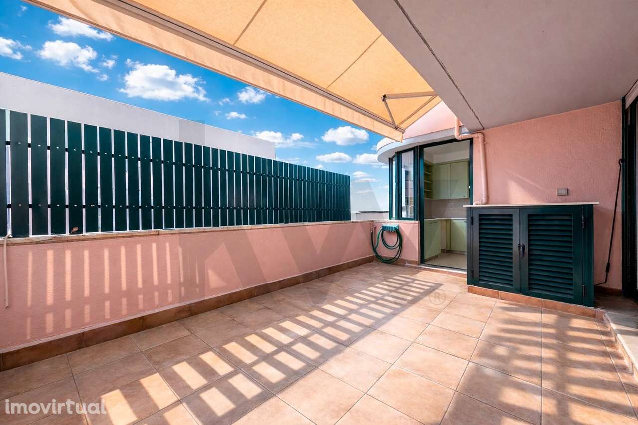 Apartamento T4 Duplex renovado no Restelo - Grande imagem: 2/28