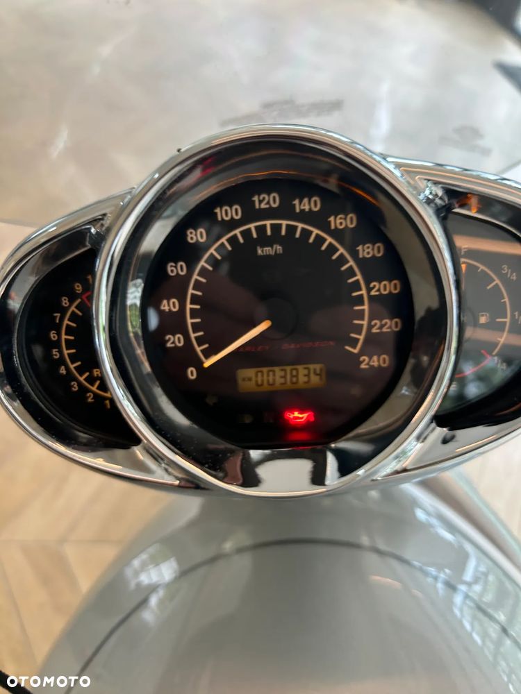 Harley-Davidson V-Rod Street Rod - 2