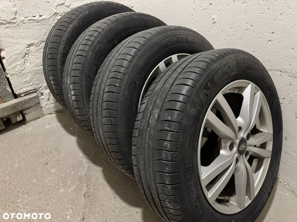 Ford Focus 1.5 TDCi SYNC Edition - 13