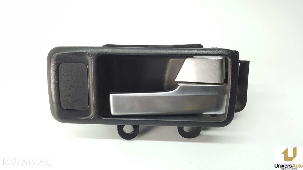 PUNHO TRASEIRO DIREITO FORD FOCUS BERLINA (CAP) TREND - 1