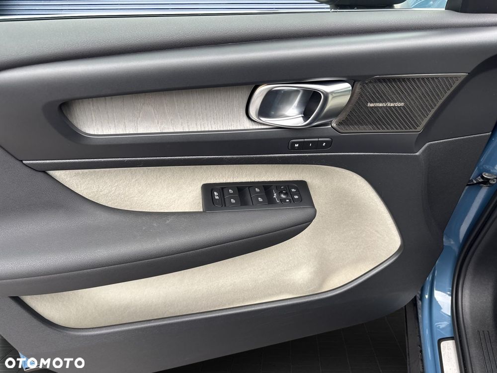 Volvo XC 40 B4 AWD Plus Bright - 13