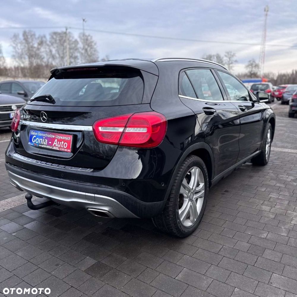 Mercedes-Benz GLA - 13
