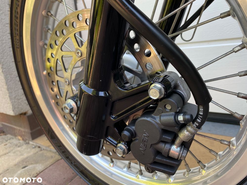 Suzuki DR - 16
